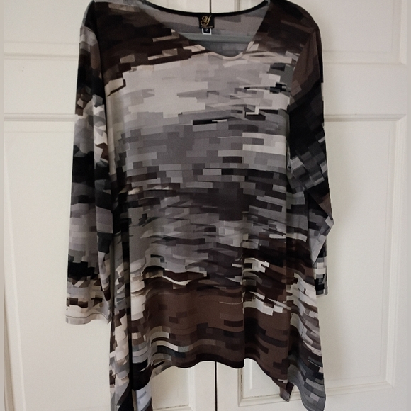 Yolanda Kwan Tops - Yolanda kwan tunic  Long Sleeve Pit To Pit 22" Fit's L and Xl.